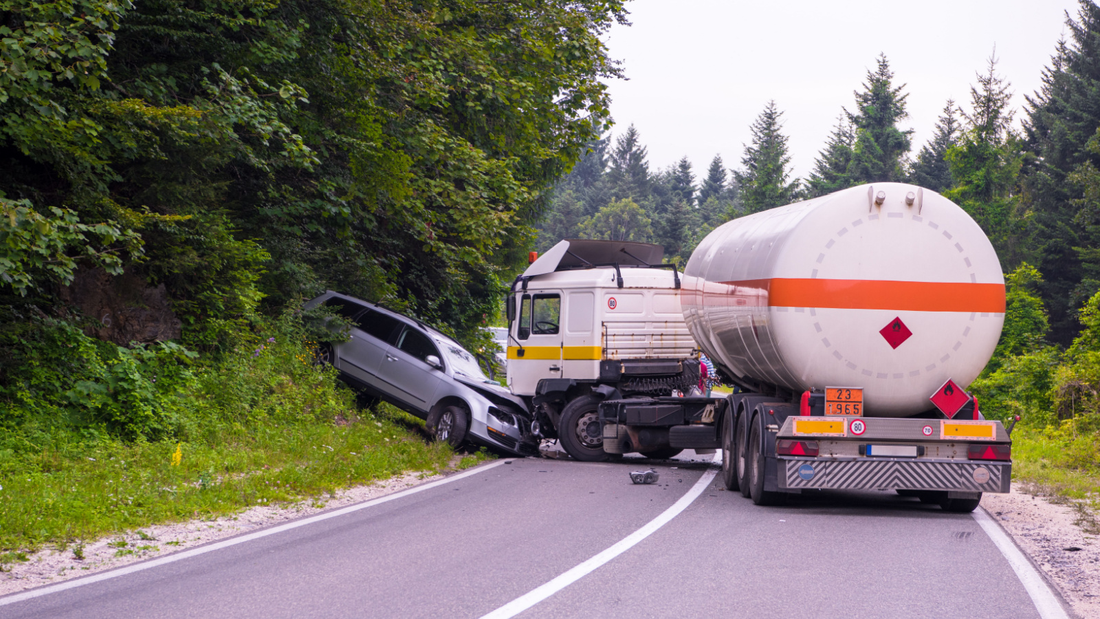 How Truck Accidents Are Different From Car Accidents | St. Louis Truck Accident Lawyers | Missouri and Illinois Injury Trial Attorneys