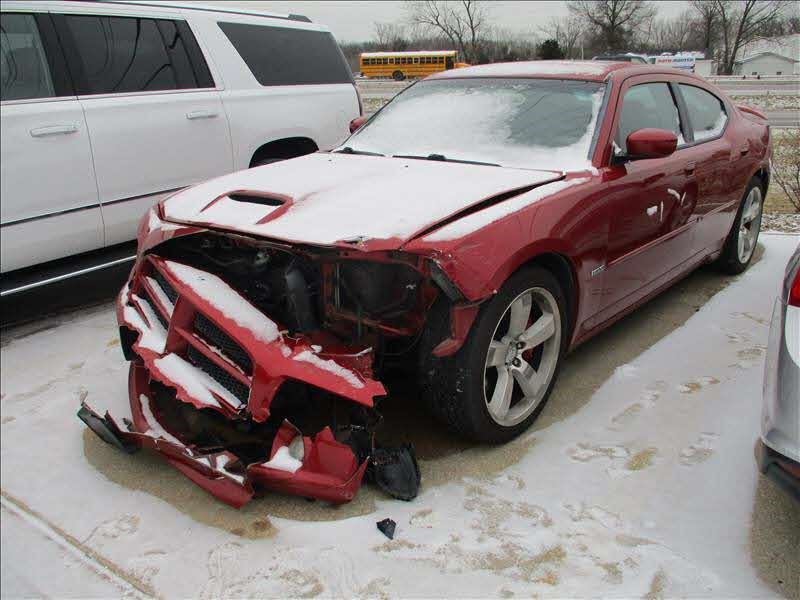 Car crash damage in underinsured motorist insurance case settlement